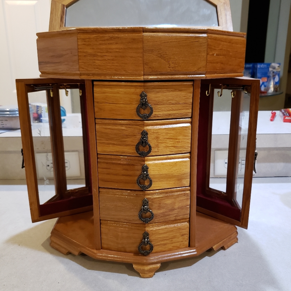 Jewelry box